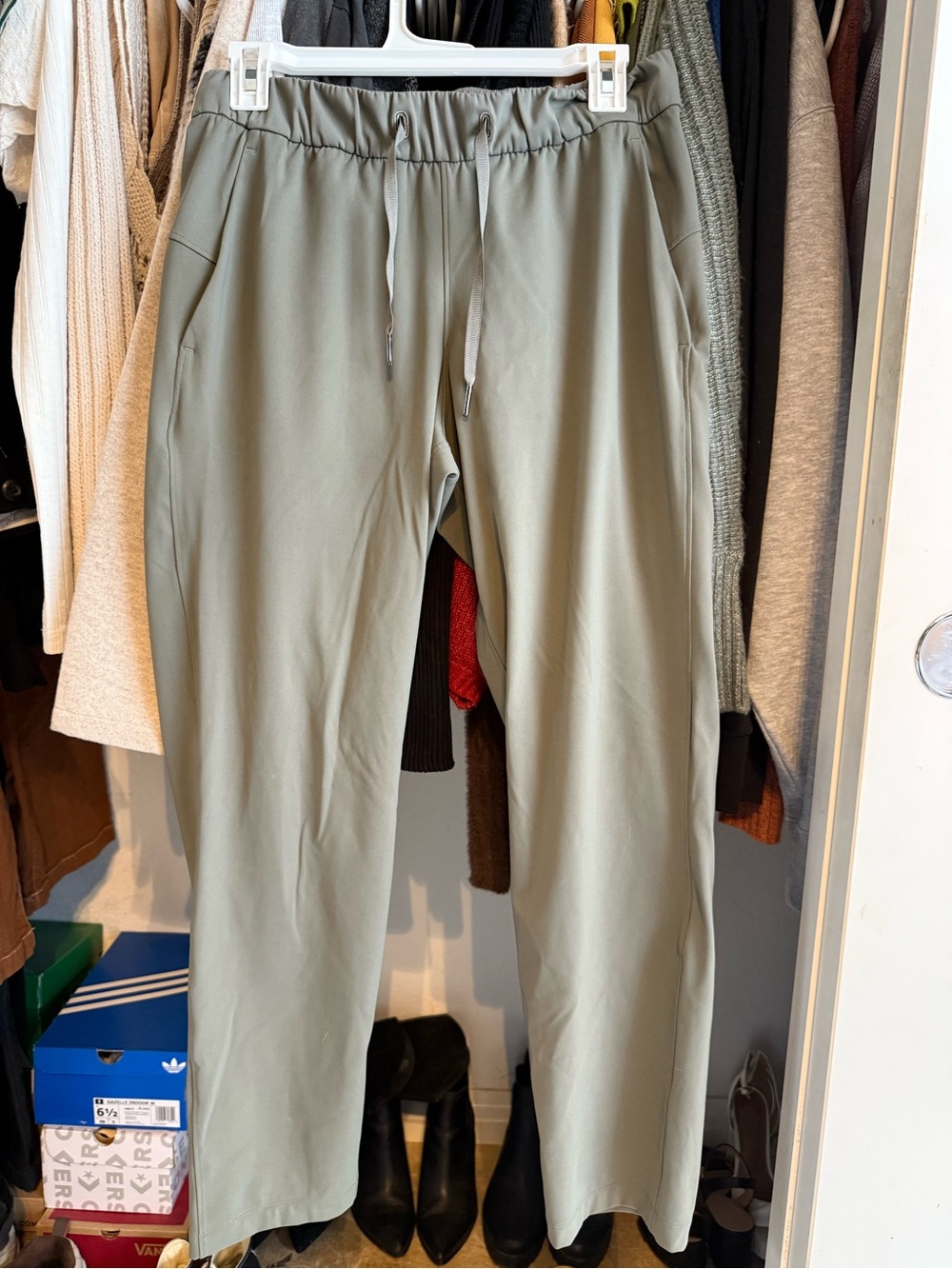 lululemon athletica Women's On the Fly Pant in Sage